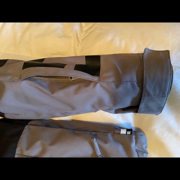 Boys DC snowboard jacket - Picture 7 of 7